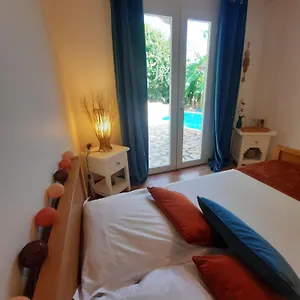  Couette-café Independante Donnant Sur Piscine